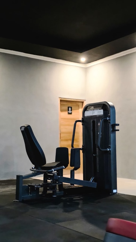 Hip & Thigh Station